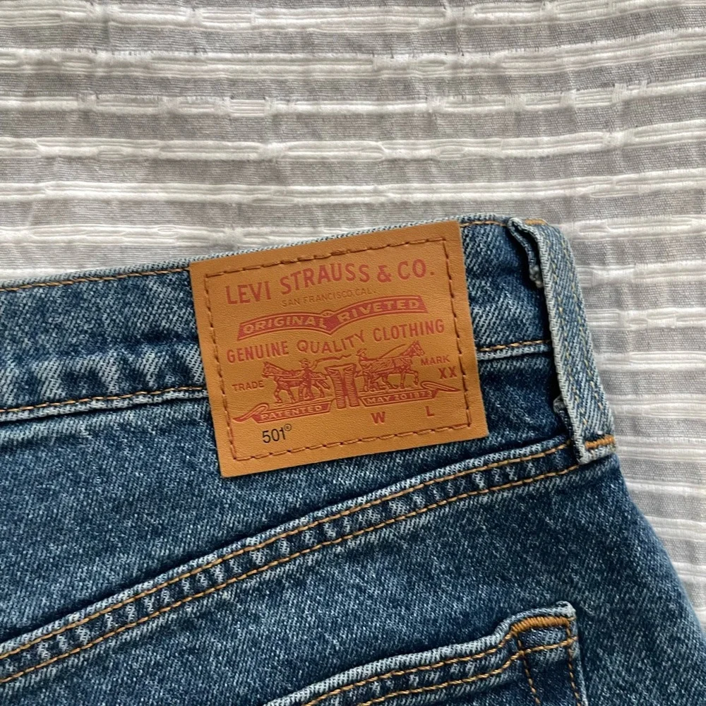 Levi's Women's 501 Original Cropped Jeans Size 31 New - Picture 8 of 12